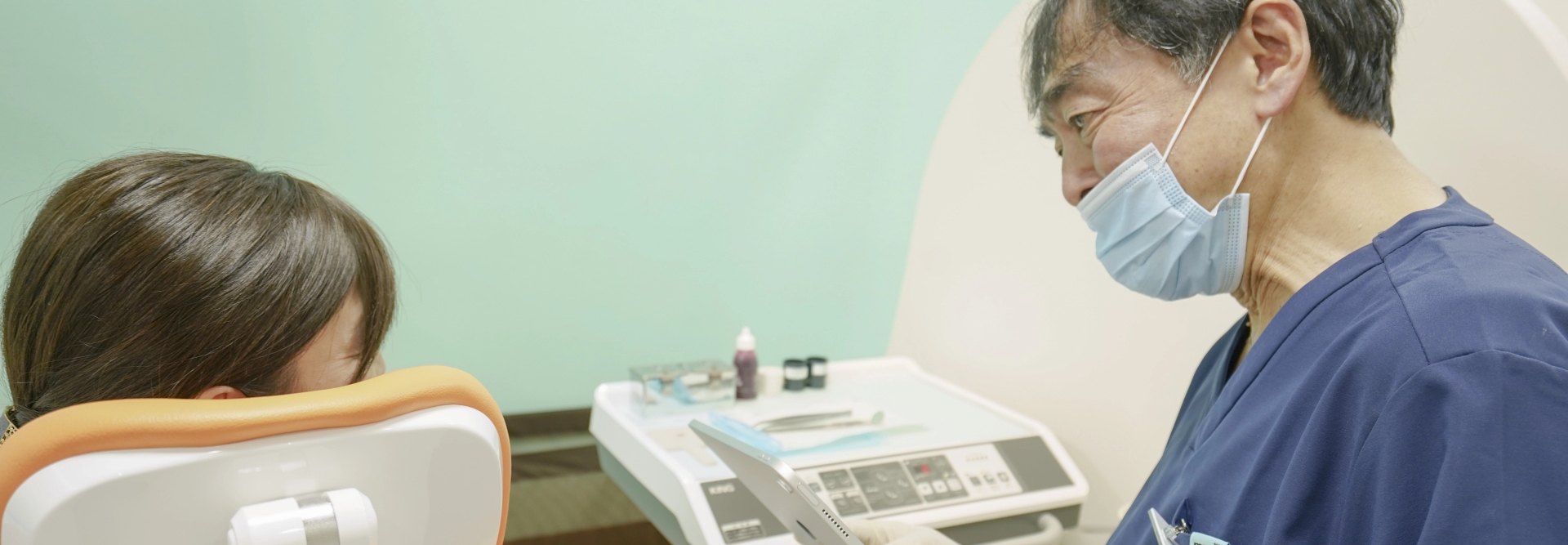 淵野辺駅近くの歯医者・鹿沼台こばやかわ歯科の診療風景