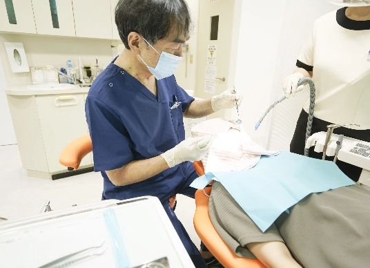 淵野辺駅近くの歯医者・鹿沼台こばやかわ歯科の診療風景